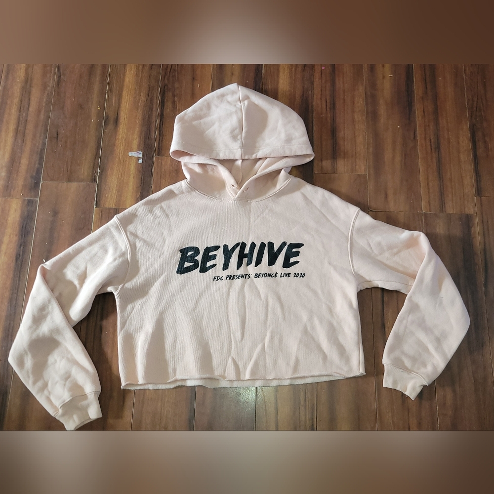 Women's Light Pink 'Beyhive' Cropped Hoodie Sweater